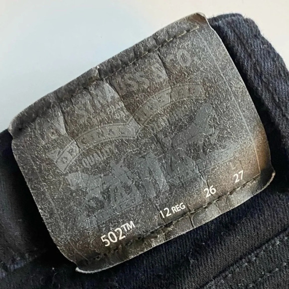 Levi’s • Men’s Solid Black 502 Taper Jeans - Picture 3 of 6